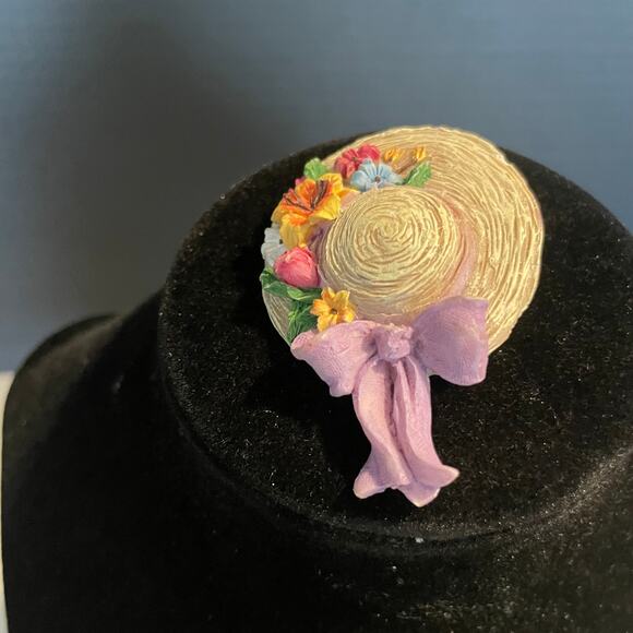 Vintage collectible Sun hat easter pin brooch lapel bonnet enamel floral bow - Picture 5 of 8